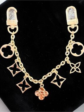 NEW ✨12 inch LV (Fashion)
Gold-Tone Monogram Charm Bag Chain
